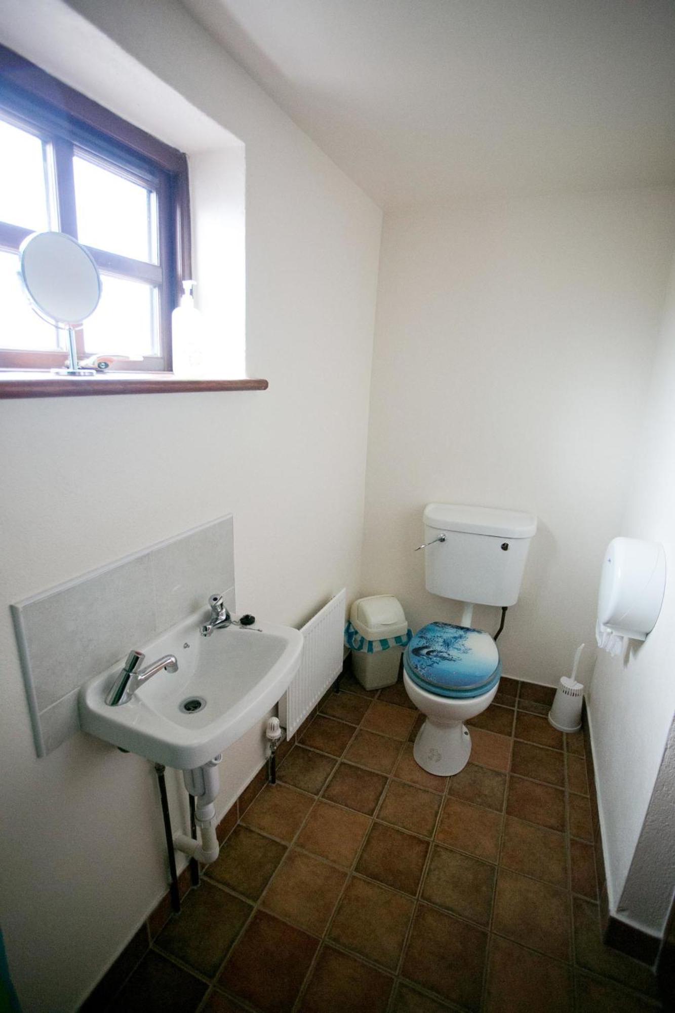 Aille River Tourist Hostel And Camping Doolin Szoba fotó