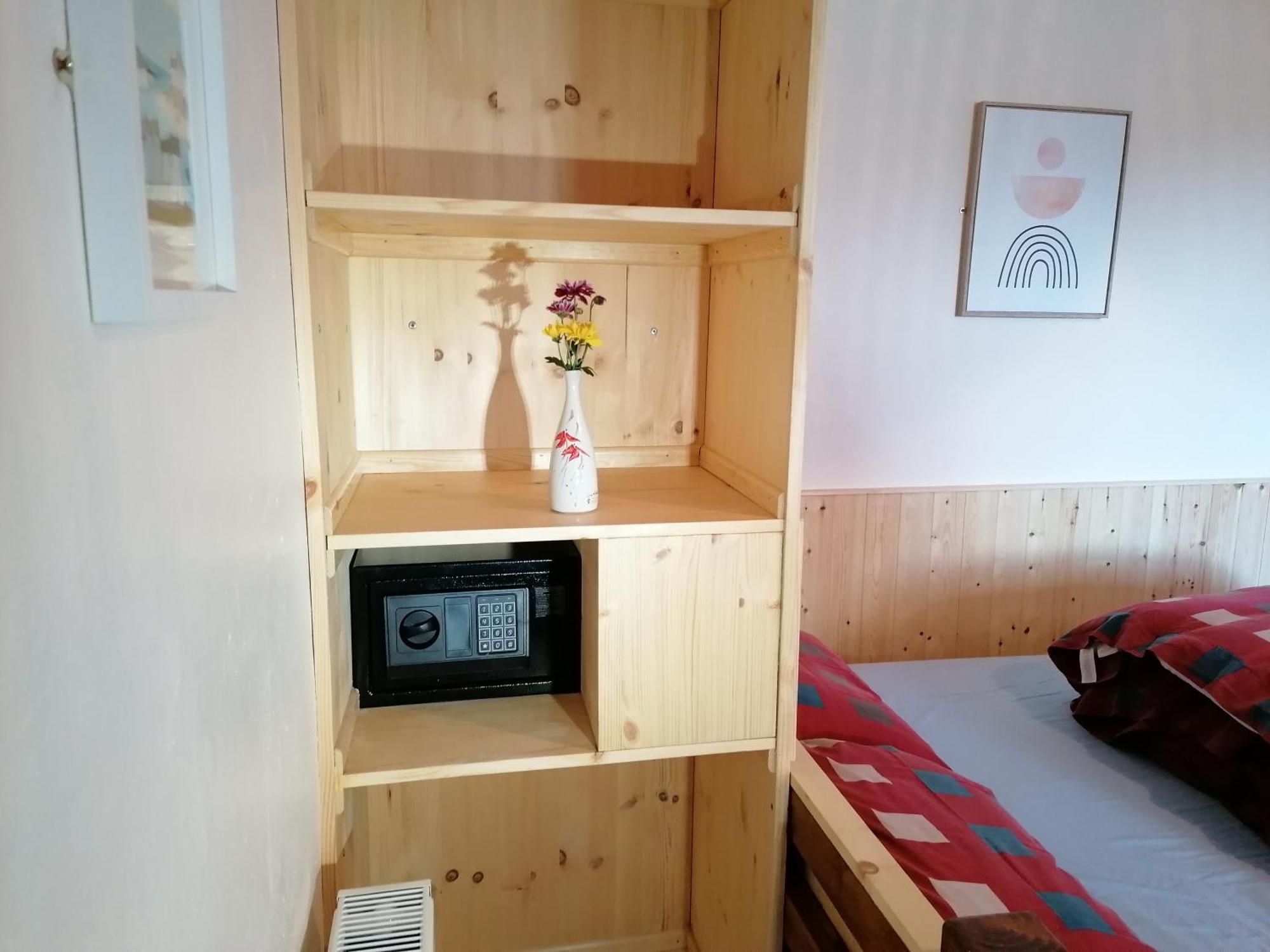 Aille River Tourist Hostel And Camping Doolin Szoba fotó