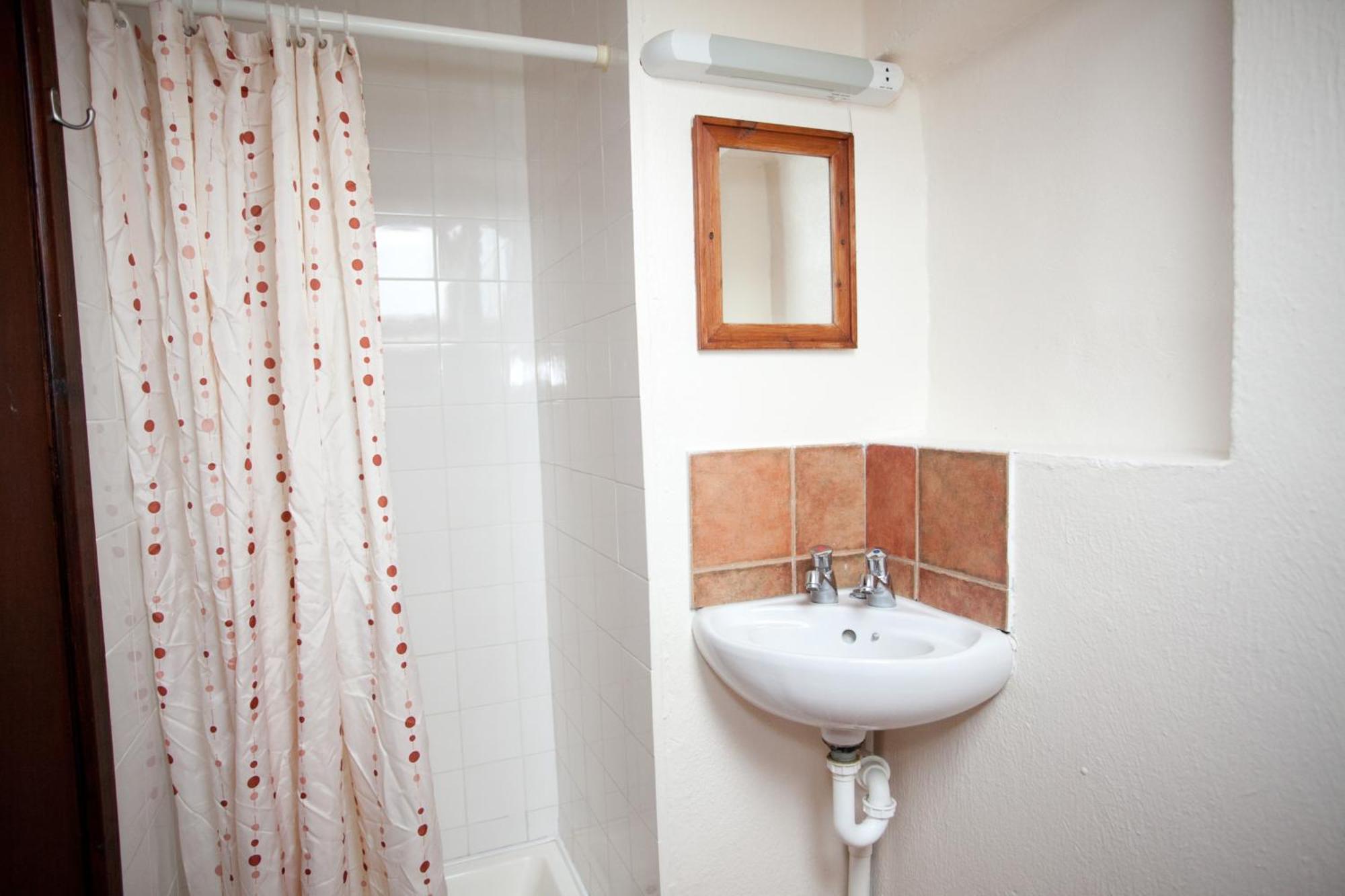 Aille River Tourist Hostel And Camping Doolin Szoba fotó